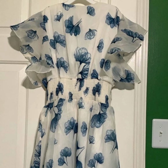 “One size” S/M long white and blue floral dress - Picture 2 of 4